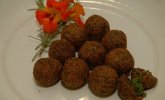 Bolinho de feijoada com couve e bacon